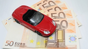 Assicurazione auto: prezzi in calo 